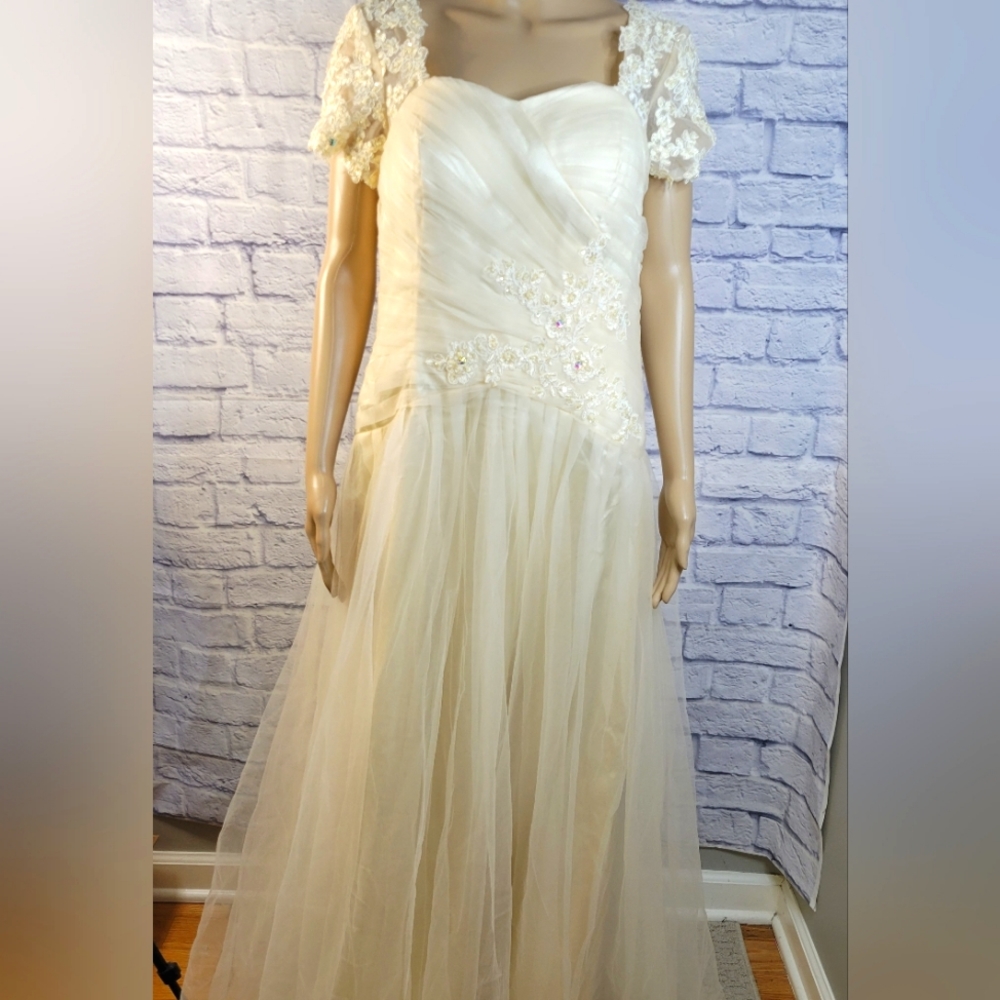 NWT Elegant IZIDRESS Cream Beaded Evening Gown/Bridal/Wedding Dress - Me…